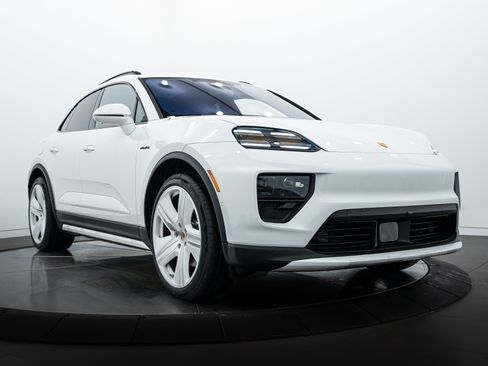 New 2025 Porsche Macan 4S Electric image 9
