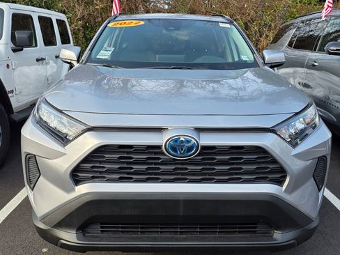Used 2022 Toyota RAV4 LE image 2