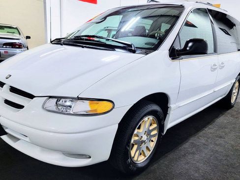 Used 1996 Dodge Grand Caravan LE FWD image 2