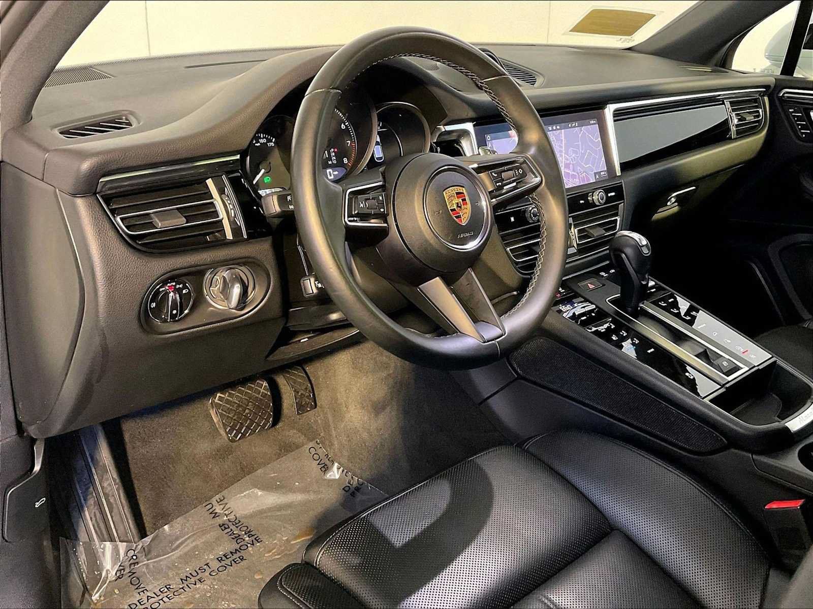 Certified 2023 Porsche Macan AWD/4WD image 4