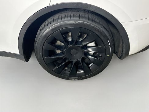 Used 2023 Tesla Model Y Long Range image 11