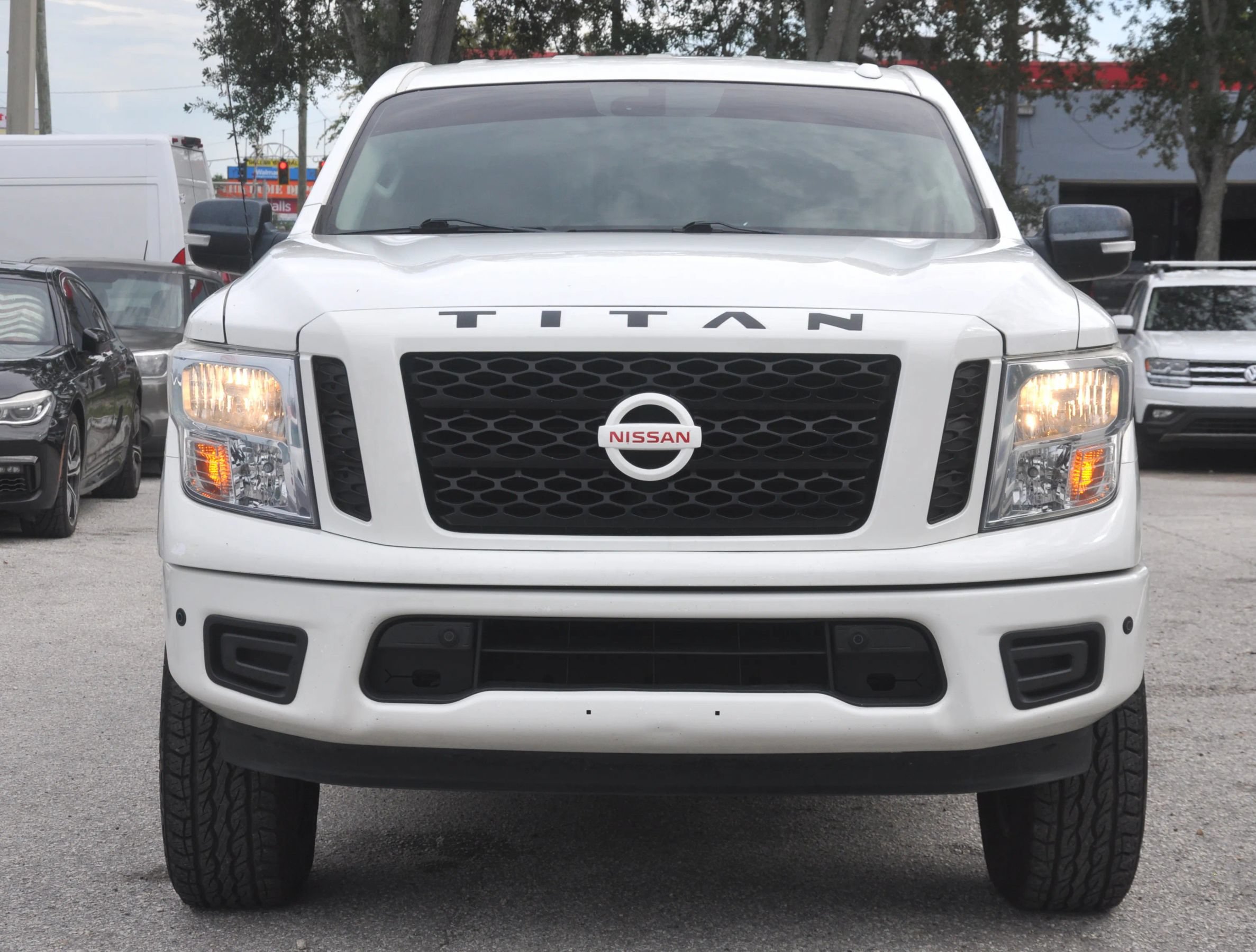 Used 2018 Nissan Titan SV w/ SV Convenience Package RWD image 13