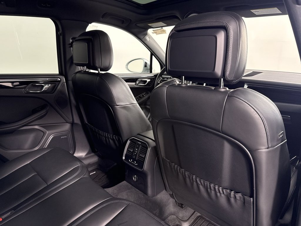 Certified 2026 Porsche Macan AWD/4WD image 25
