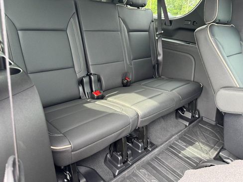 Used 2026 Chevrolet Suburban Premier w/ Sun And Tow Package AWD/4WD image 11