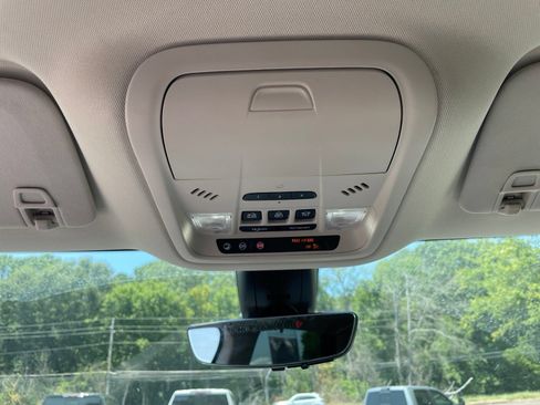 Used 2022 Buick Enclave Avenir w/ Avenir Technology Package FWD image 27