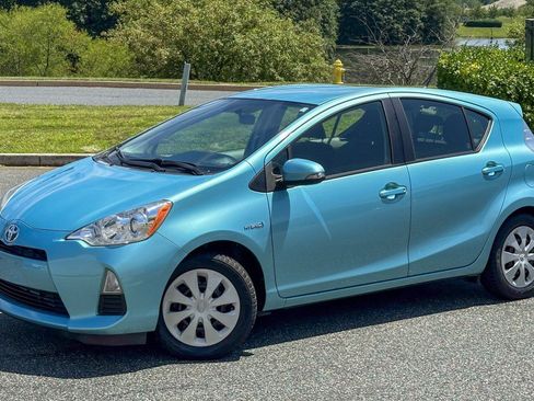 Used 2014 Toyota Prius C Two FWD image 3