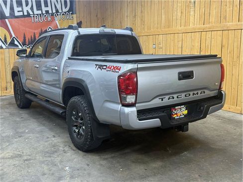 Used 2017 Toyota Tacoma TRD Off-Road AWD/4WD image 7