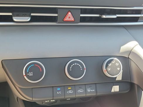 New 2026 Hyundai Elantra SE image 9