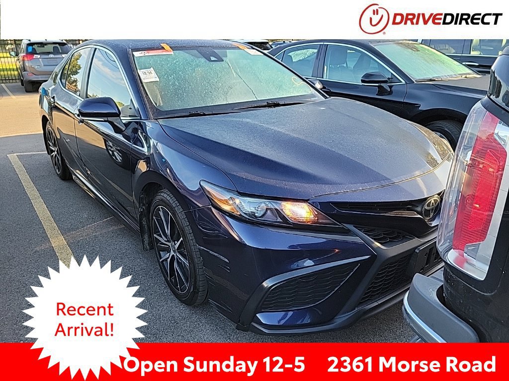 Used 2021 Toyota Camry SE w/ Cold Weather Package FWD image 1