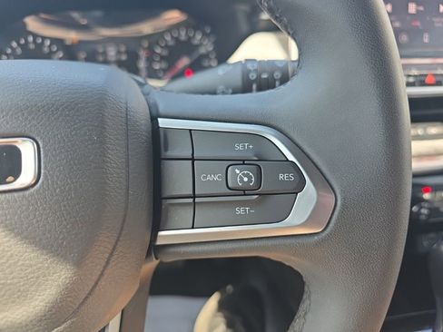 Used 2025 Jeep Compass Latitude AWD/4WD image 20