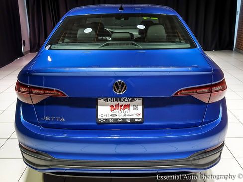 Used 2024 Volkswagen Jetta Sport image 9