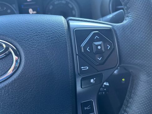 Used 2018 Toyota Tacoma TRD Sport AWD/4WD image 13