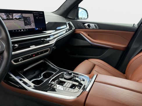 Used 2025 BMW X7 M60i image 52