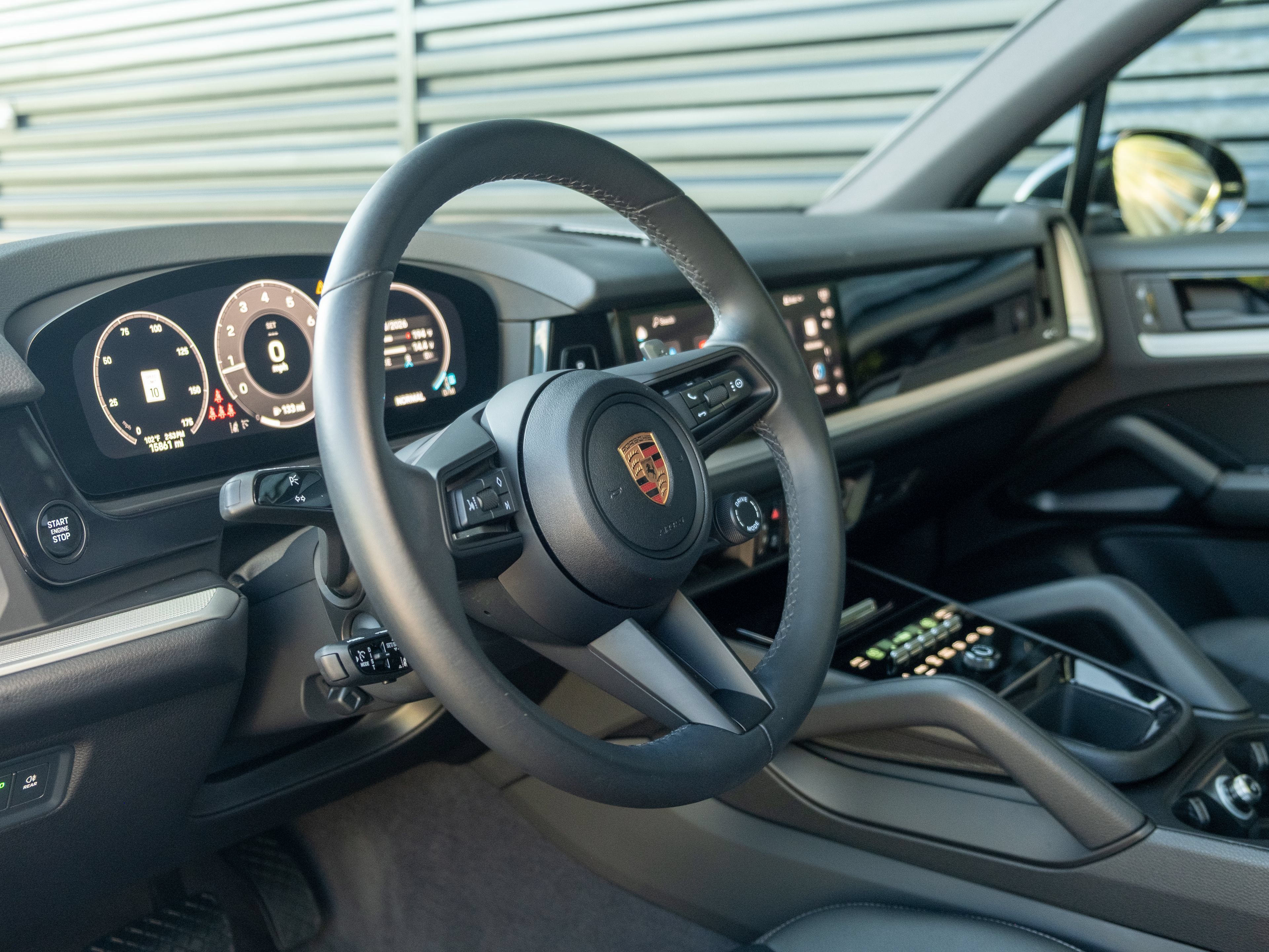 Certified 2025 Porsche Cayenne w/ Premium Package AWD/4WD image 4