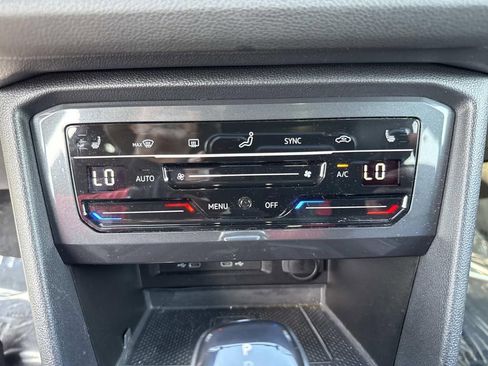 Used 2022 Volkswagen Tiguan SE R-Line image 33