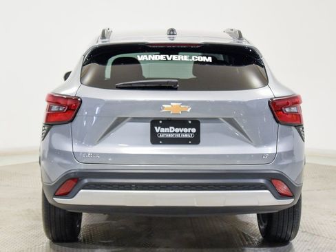 Used 2025 Chevrolet Trax LT w/ LT Convenience Package image 10