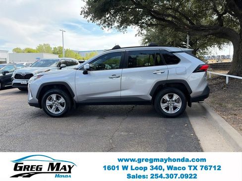 Used 2022 Toyota RAV4 XLE w/ Convenience Package FWD image 4