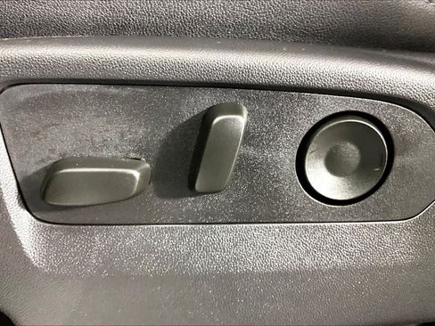 Used 2025 GMC Sierra 1500 SLT RWD image 32
