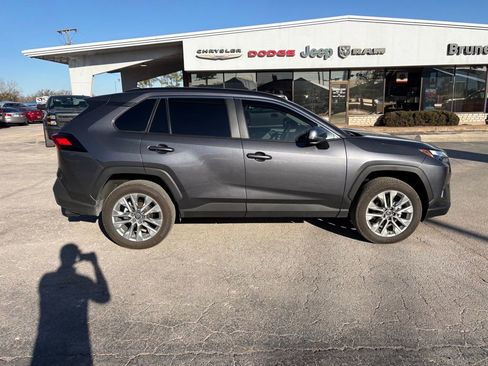 Used 2025 Toyota RAV4 XLE Premium image 5