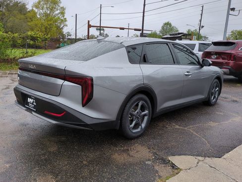 Certified 2025 Kia K4 LXS image 5