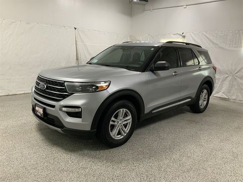 Used 2021 Ford Explorer XLT w/ Equipment Group 202A AWD/4WD image 2