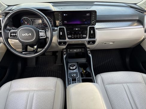 Certified 2022 Kia Sorento EX w/ Panoramic Sunroof Package FWD image 9