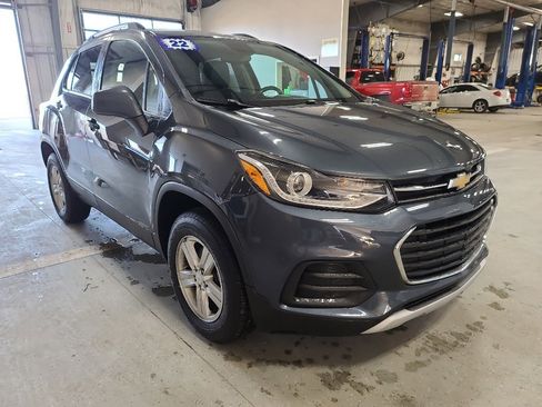 Used 2022 Chevrolet Trax LT w/ Driver Confidence Package image 4