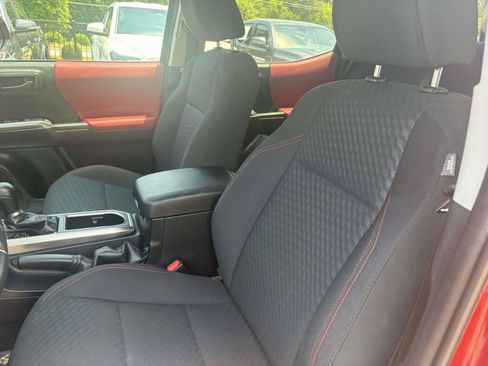 Used 2022 Toyota Tacoma SR5 RWD image 16