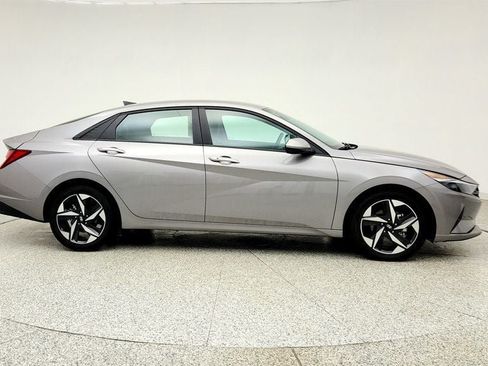 Used 2023 Hyundai Elantra SEL w/ Convenience Package FWD image 4