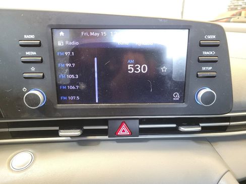 Used 2022 Hyundai Elantra SEL FWD image 25