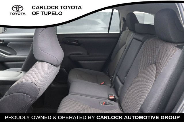 Used 2023 Toyota Highlander LE AWD/4WD image 19
