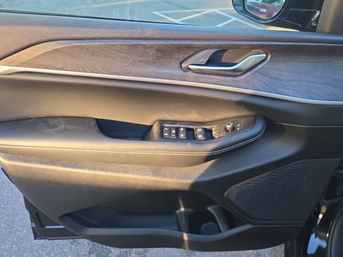 New 2026 Jeep Grand Cherokee Altitude image 5