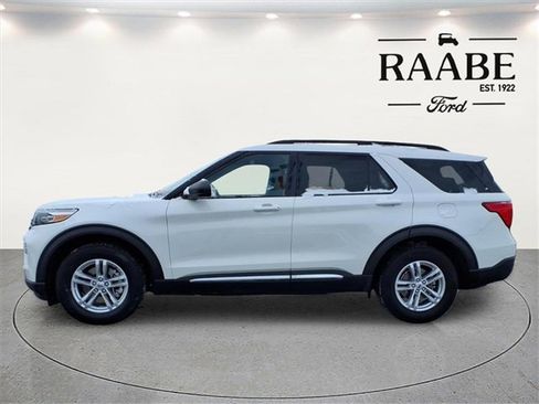 Used 2022 Ford Explorer XLT w/ Equipment Group 202A image 4