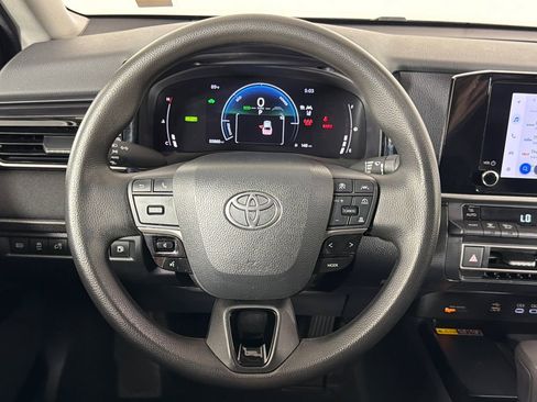 Used 2025 Toyota Camry LE image 23