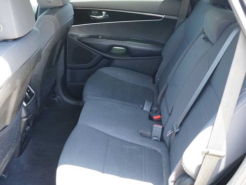 Used 2019 Kia Sorento AWD V6 image 20