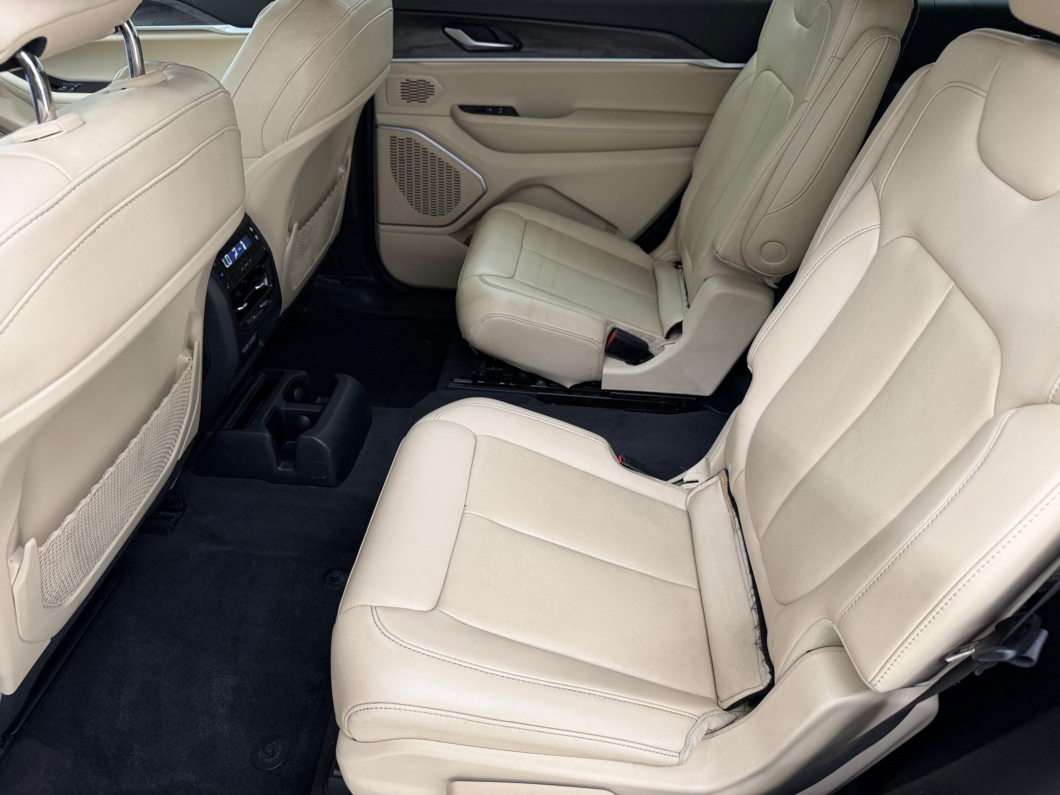 Used 2022 Jeep Grand Cherokee L Limited AWD/4WD image 23