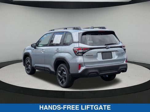 Used 2025 Subaru Forester Premium AWD/4WD image 6