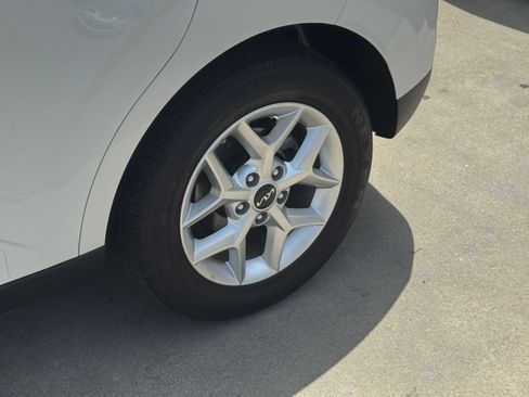 Used 2025 Kia Soul LX w/ LX Technology Package FWD image 28