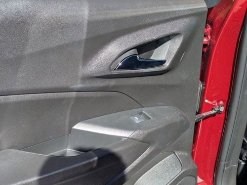 Used 2025 Chevrolet Trax LT w/ LT Convenience Package image 27