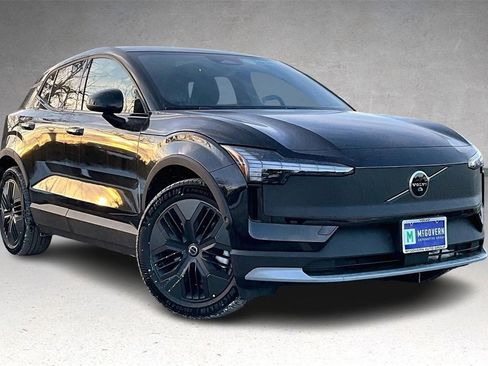 New 2026 Volvo EX30 Cross Country Ultra image 2
