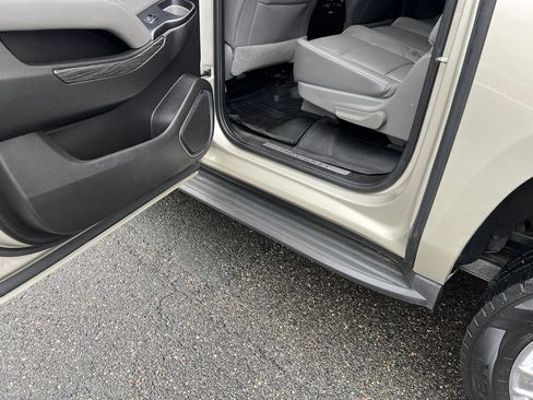 Used 2016 Chevrolet Suburban LT image 22