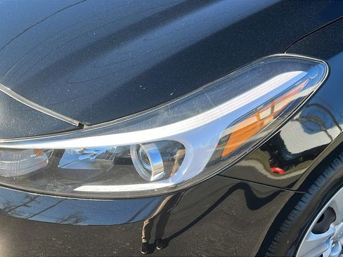 Used 2017 Kia Forte LX image 7