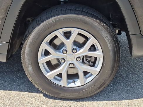 Used 2023 Jeep Grand Cherokee L Limited RWD image 9