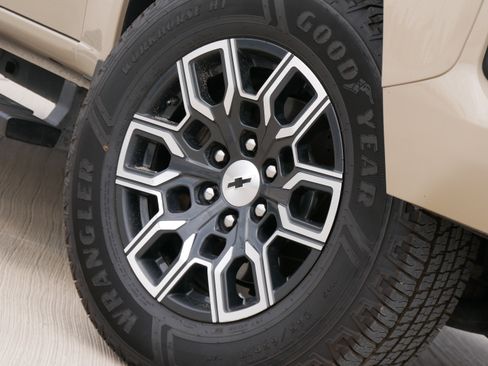 Used 2023 Chevrolet Colorado Z71 w/ Z71 Convenience Package 2 AWD/4WD image 11