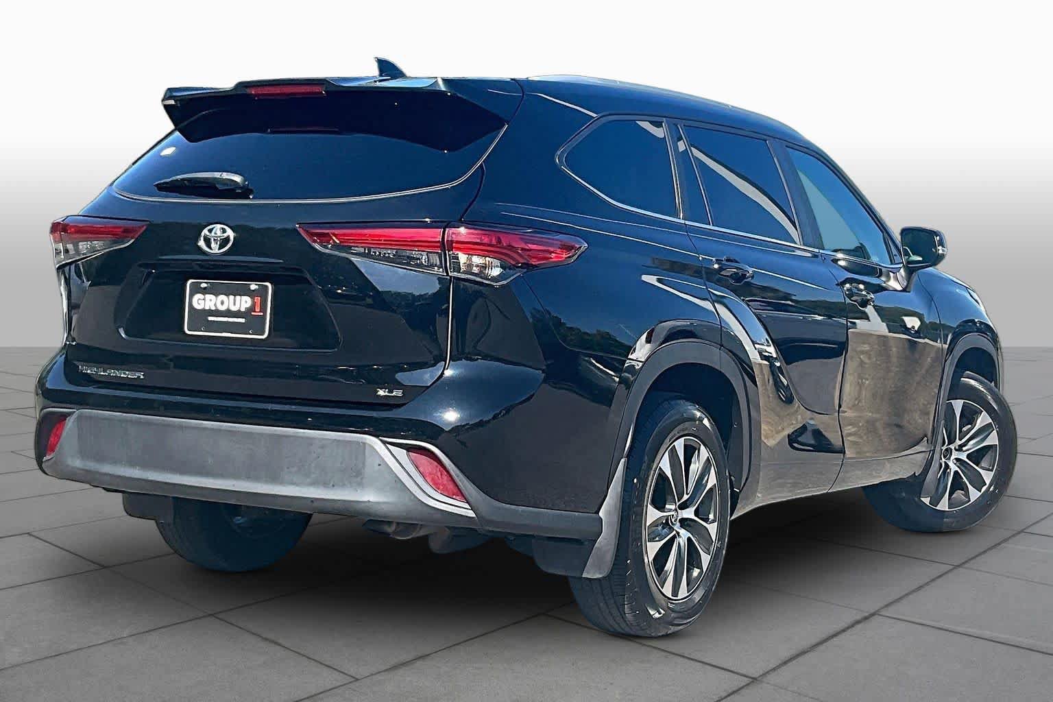 Used 2023 Toyota Highlander XLE FWD image 13