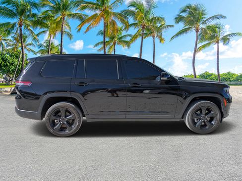 Used 2024 Jeep Grand Cherokee L Altitude RWD image 3