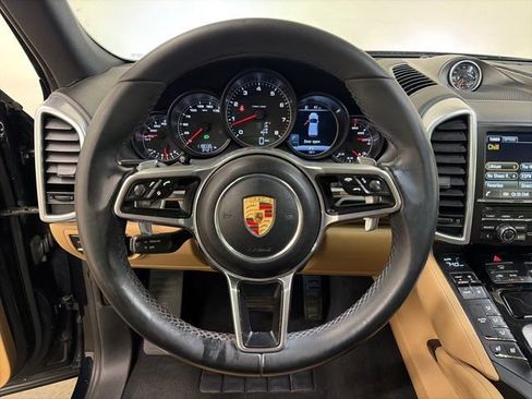 Used 2016 Porsche Cayenne w/ Premium Package AWD/4WD image 17