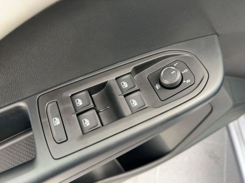 New 2026 Volkswagen Taos SE image 13