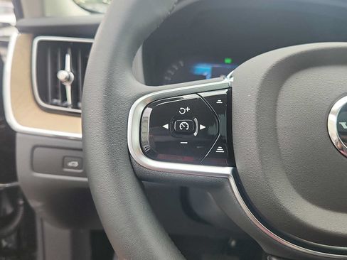 Used 2026 Volvo XC60 B5 Plus w/ Protection Package Premier AWD/4WD image 20