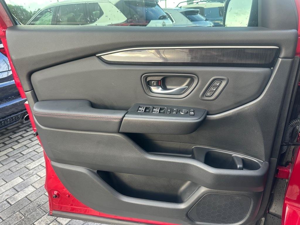 Used 2025 Honda Pilot Black Edition image 10